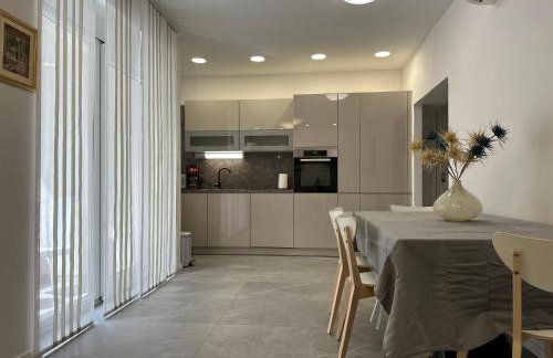 Emily at CITY CENTER - Foto 1