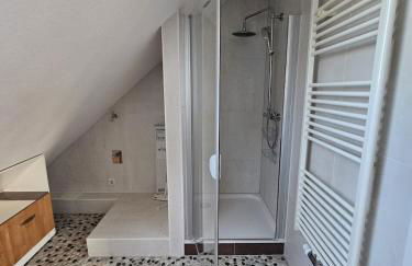 Stylish top floor apartment with garden view - Foto 10