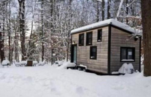 Modern Tiny House with Ski Access in Bennington, New Hamsphire - Foto 37