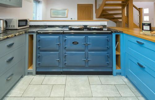 Modern 4-Bed Home Spacious & Comfortable - Pass the Keys - Foto 9