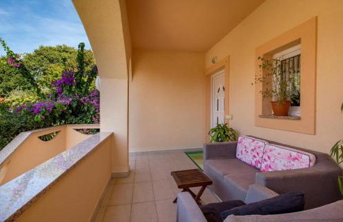 Nice Apartment In Garica With Wifi - Photo 14