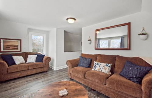 Cheerful 5-bedroom w/Screened Patio, Sleeps 10 in the heart of Fremont! - Foto 20