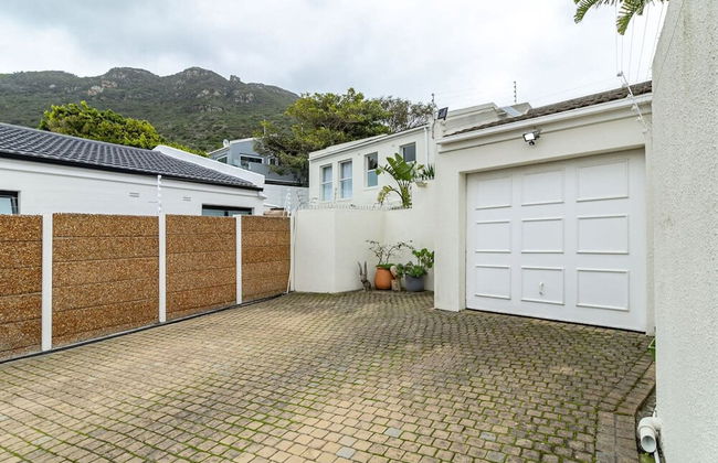 3 Bedroom Family Home - Houtbay - Photo 21