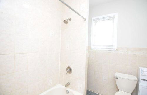 Spacious Home with Parking, Laundry - Near RU, RWJ, NJ Transit - Foto 20