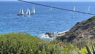 Rafina's PARADISE VIEW!!Walking access to the Port!!! Amazing Seaview!!!Steps from the Beach, 2 min walk!!WIFI 300Mbps! The Lux Seaside Retreat! - Foto 2