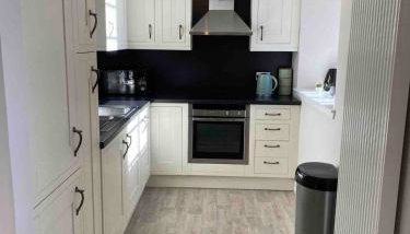 2 bedroom Townhouse within Grade C listed Ladysbridge House 2 night minimum stay - Foto 4, stove, dishwasher