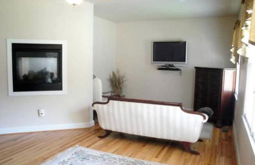 Elegant Lodge Rental with Lovely Countryside Views near Charlottesville, Virginia - Foto 32