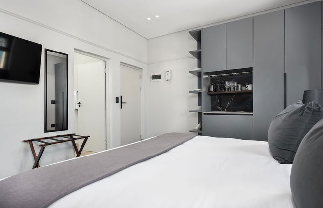 One Calais Luxury Apartments - Photo 58