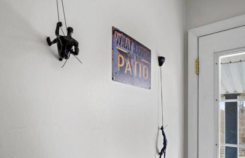 Comfort, Fun, & Charming - 5BR Oasis with Pool - Foto 58