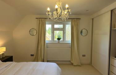 Contemporary detached house short train to London - Photo 7