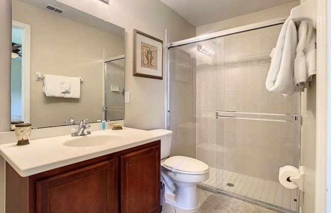 Fantastic 7 Bed 6 Bath In Prestigious Gated Comm. 7 Bedroom Villa by Redawning - Foto 47