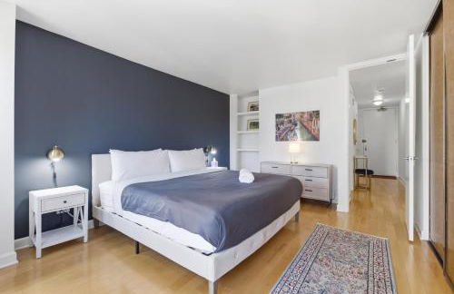 2bd River North Million Dollar Views! Parking Incl condo - Foto 10