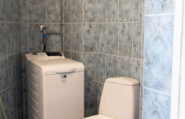 2ndhomes Cozy 2BR Home w Balcony & Sauna - Foto 17