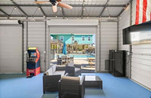 Gorgeous Home with Huge Private Pool and Game Room - Foto 42