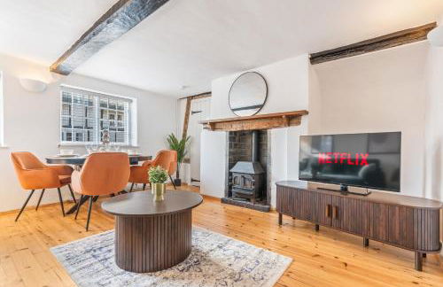 3BR Kingswood Cottage with Detached Unit - Photo 29