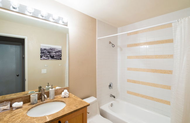 La Jolla UTC 42 - Photo 13