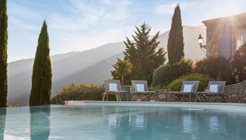 Villa La Genestière - Familienoase und Golfertraum mit Infinity-Pool und 180-Grad-Panoramablick bis zum Meer - Foto 2, sunbed, towels