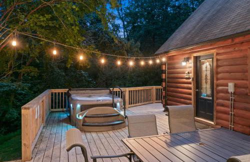 Spectacular Log Cabin Home 45 minutes to Asheville - Foto 31