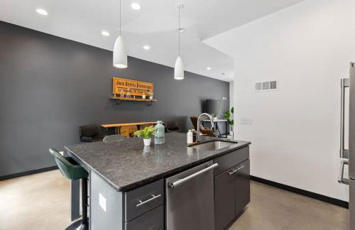 12 South Home WALK to Belmont with Deck and Patio - Foto 21