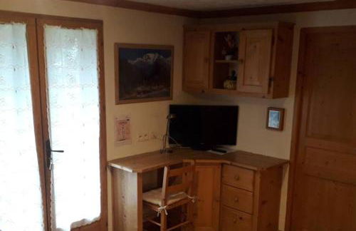 A4 km de Megève très joli studio avec jacuzzi ,vue sur les montagnes au calme - Foto 35