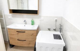 LETA Homes - Zentrale, moderne Wohlfühlwohnung mit flexiblem, kontaktlosem Zugang & eigenen Parkplätzen - Foto 6