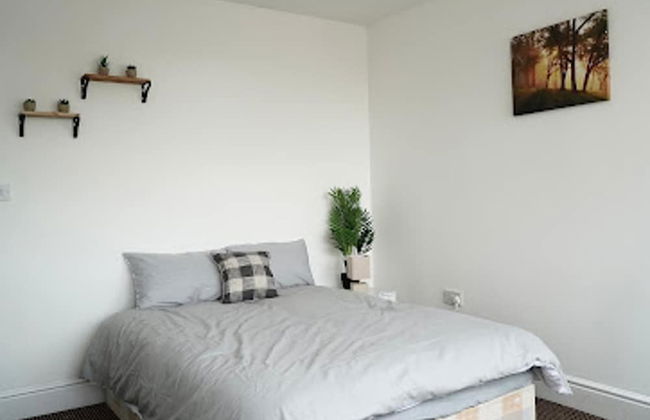 Clean, Spacious 2-bed Apartment in Brierley Hill - Foto 4