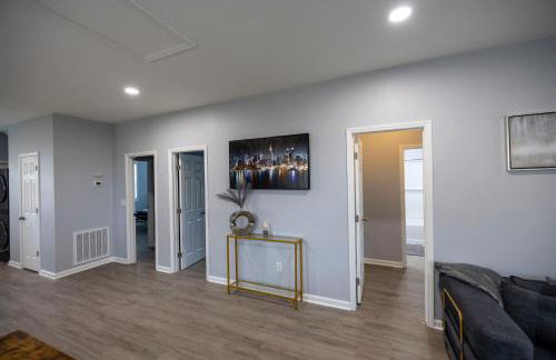 3 Min to Downtown - 10 Min to Elon - Smart TVs - Foto 10