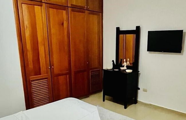 2 Minutes Walk to Beach Huge 3 bdrm Condo with Pool - Photo 15