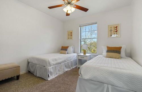 Spacious 8-Bed Home Near Tesla & Samsung Plants - Foto 16