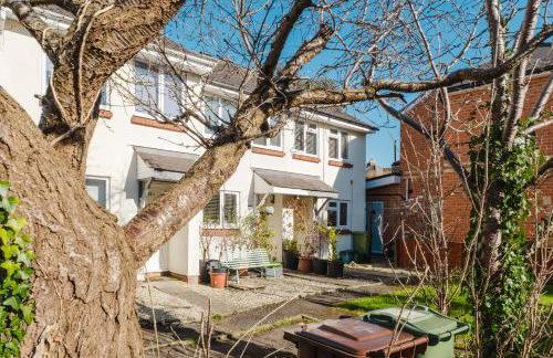 Corner House - Bright 2 Bed in Cheltenham - Photo 29