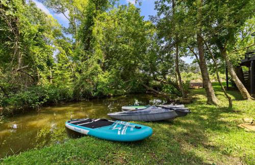 LUX Treehouse on Private Lake next to Lake Conroe with Game room, Paddleboards, Lake Views, and more! - Foto 65