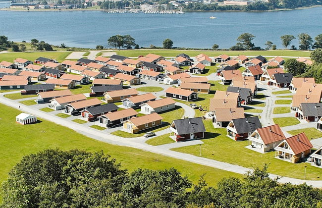 8 Person Holiday Home on a Holiday Park in Grasten - Foto 22