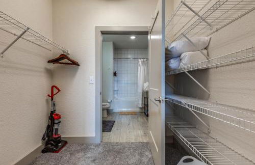 Trendy Condo on Riverwalk Free Parking Pet Friendly Centrally Located on the Riverwalk - Foto 22