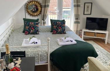 Grove View Studio Apartment - Photo 6