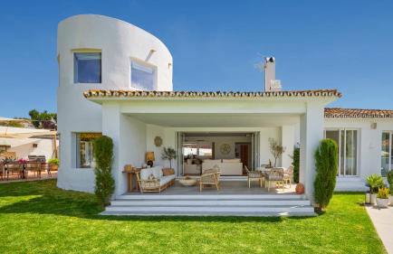 VACATION MARBELLA I Villa Moss, Golf-front, Swimming-pool, Minutes from the Marina and the Beach - Photo 18