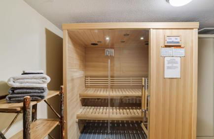 Hot Tub + Sauna + Deck + Firepit + Beach Access + Near Dining Grateful Escape by Avantstay - Foto 84