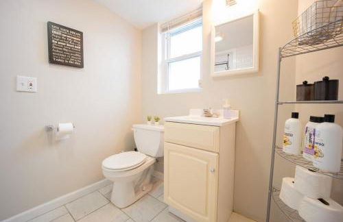 Bright 3bed basement with backyard & free parking - Foto 21