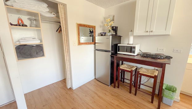 Mellow Kuhio Village Studio Condo by RedAwning - Foto 5, Cocina privada