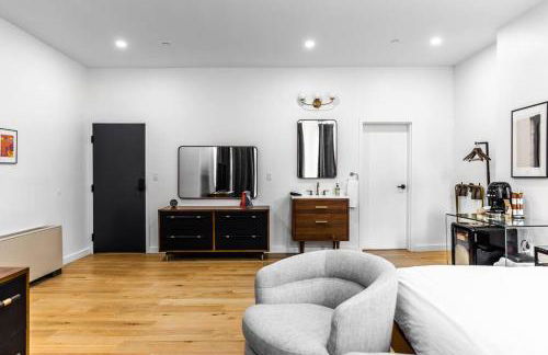 DTWN Historic Hotel, West Market Square View, King Bed, Room # 200 - Foto 3