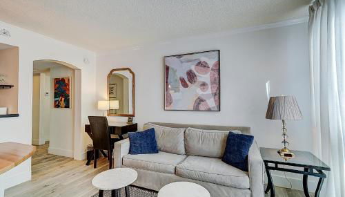 Cute 1 bedroom unit located in Condo Hotel in the heart of Coconut Grove Free Parking - Foto 4