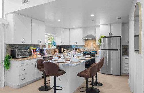 Entire Private Home with 3 Bedrooms 2 Bathrooms, with Garage, Gated Yard, King Bed House, Available Now - Foto 8