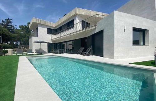 Naramia Sagaro Villa - with Pool-garden-10 Pax - Foto 1