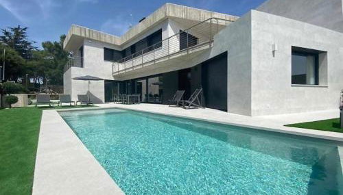 Naramia Sagaro Villa - with Pool-garden-10 Pax - Foto 1