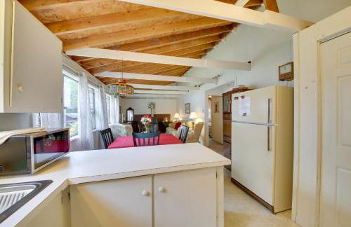 Rustic Retreat Across from Lake Family Friendly! - Foto 12