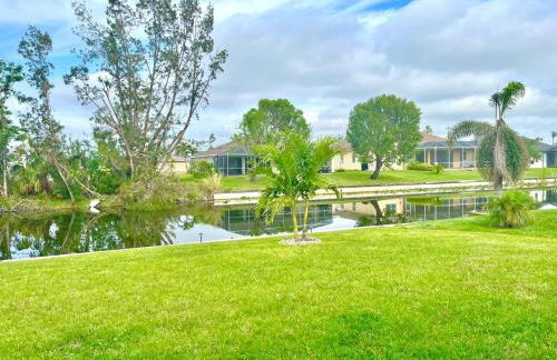 New house with canal view in Cape Coral - Foto 16