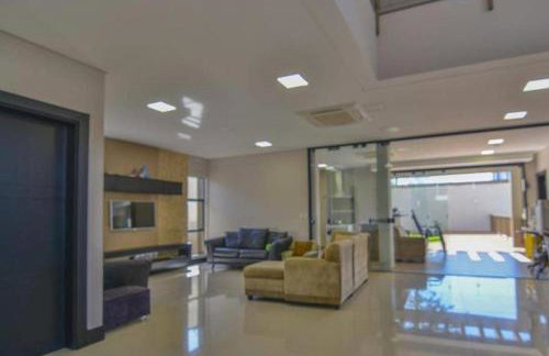 Casa moderna no centro próxima a atrações turísticas - Foto 33