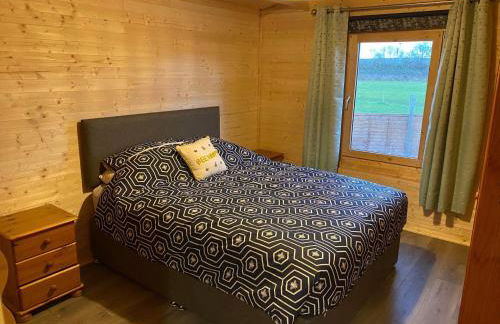 Inviting 2-Bedroom Cabin in Ashton Under Hill - Foto 1