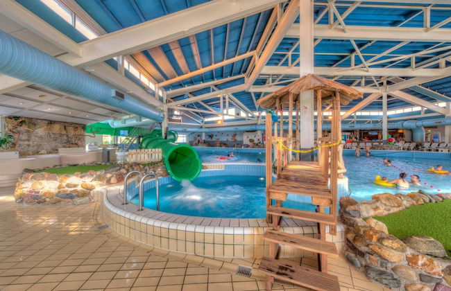 Luxurious Villa With Hot Tub and Sauna - Photo 10