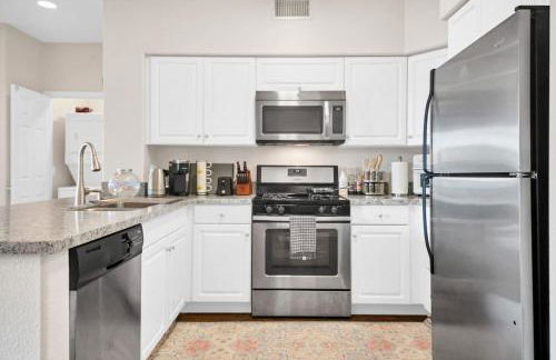 Lux Oasis in Woodland Hills - Foto 7