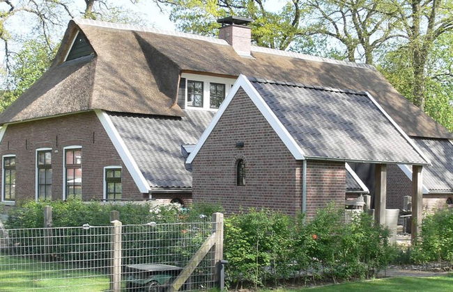 Charming Holiday Home in Nijverdal with Hot Tub - Foto 57